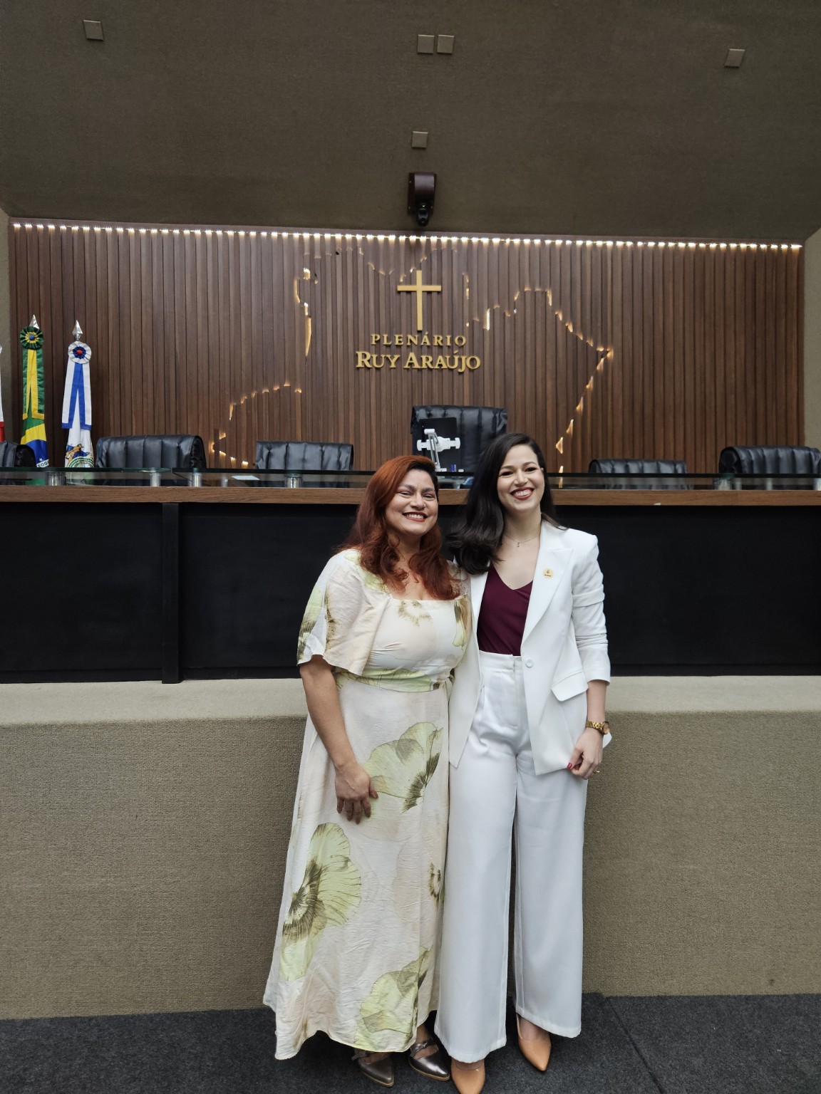 Juci ao lado de sua sobrinha, que estudou com bolsa e se tornou procuradora